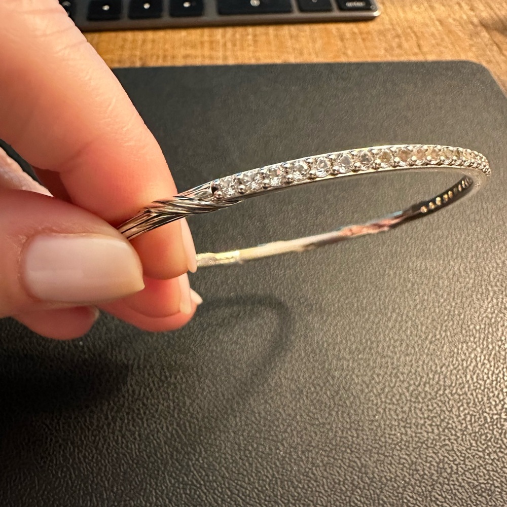 NEW Elegant Silver Bangle Bracelet